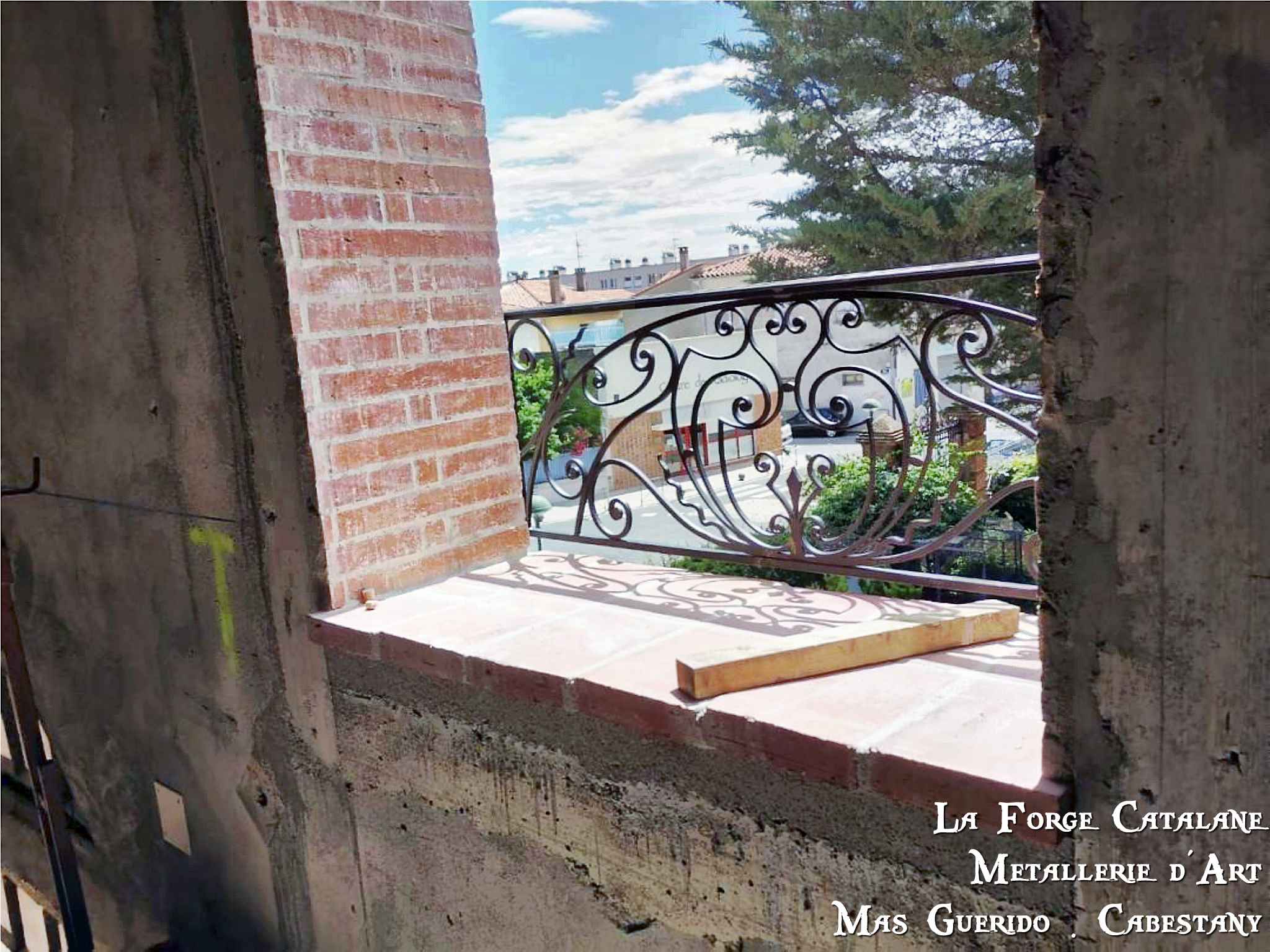 Garde corps hausmannien decoupe laser forge catalane.jpg